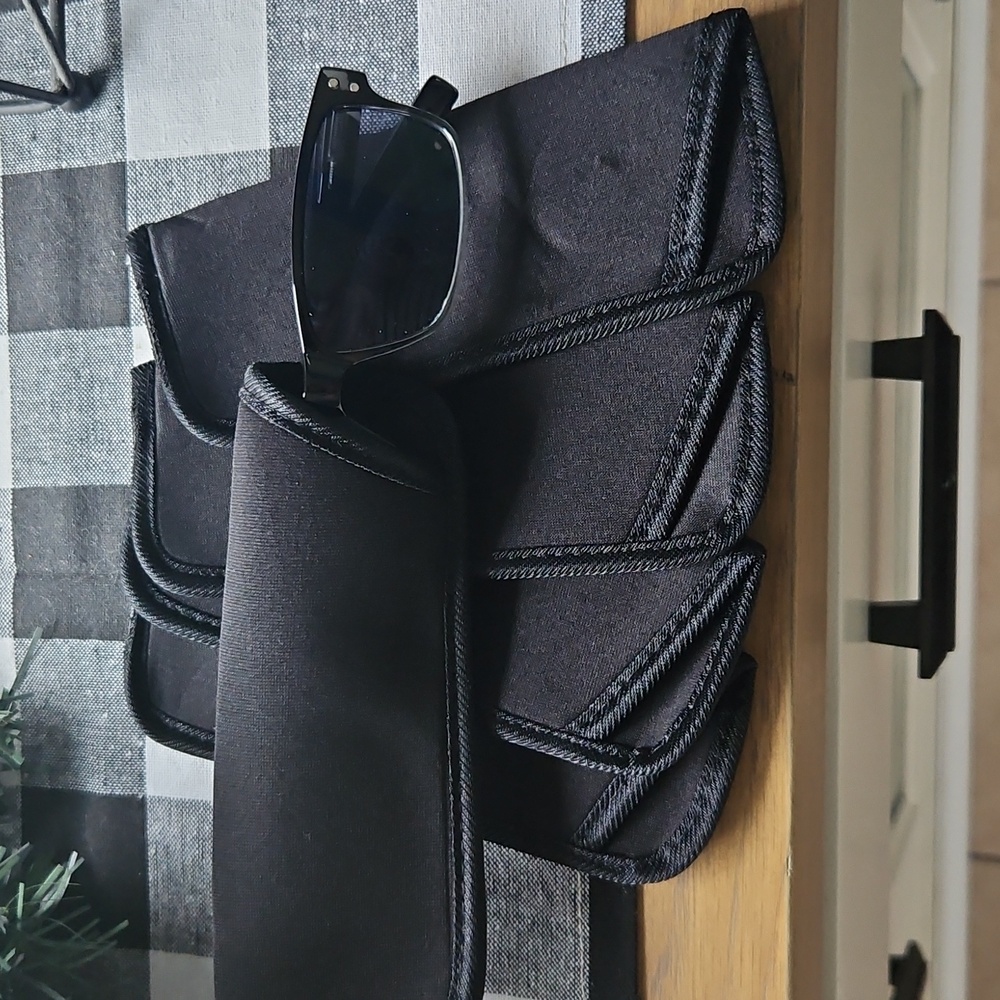 Eyeglass holder